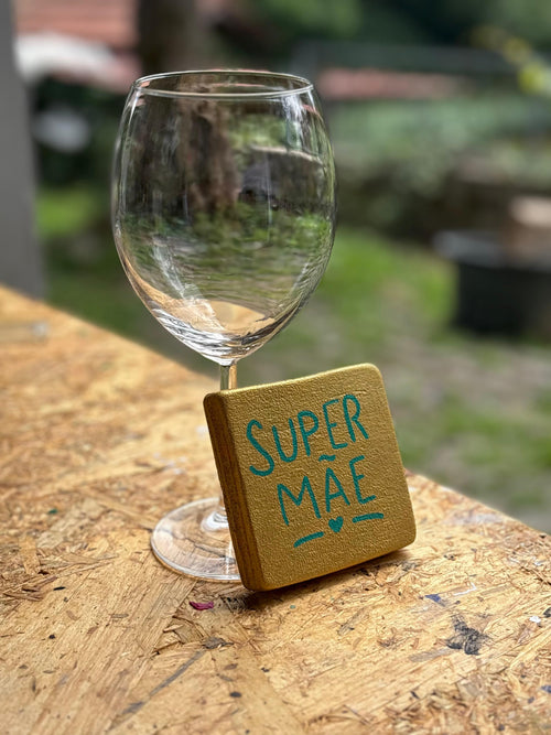 Base para copos personalizada para mãe em MDF gravada a laser.