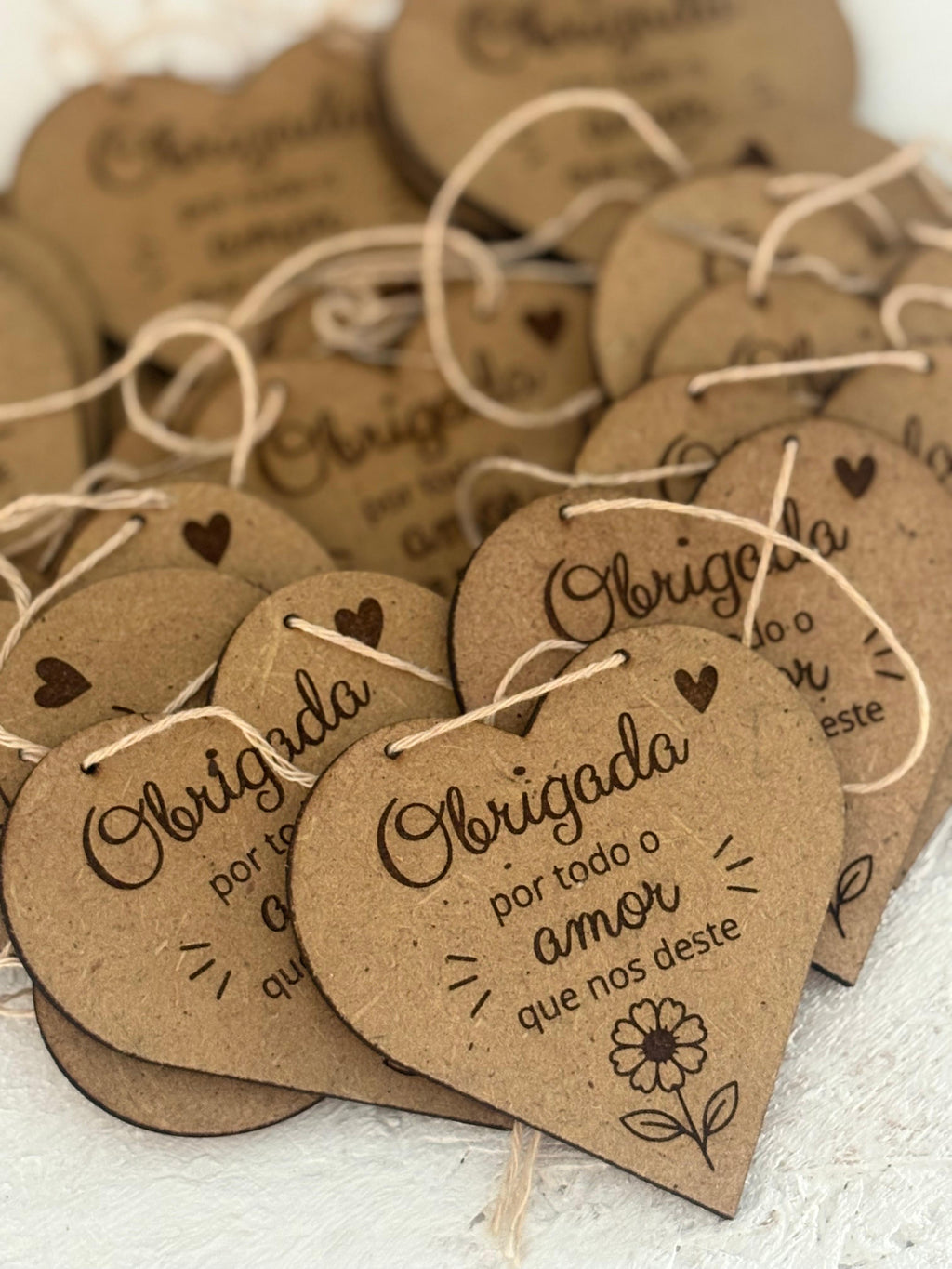 Coração de agradecimento personalizado em MDF gravado a laser para professora.