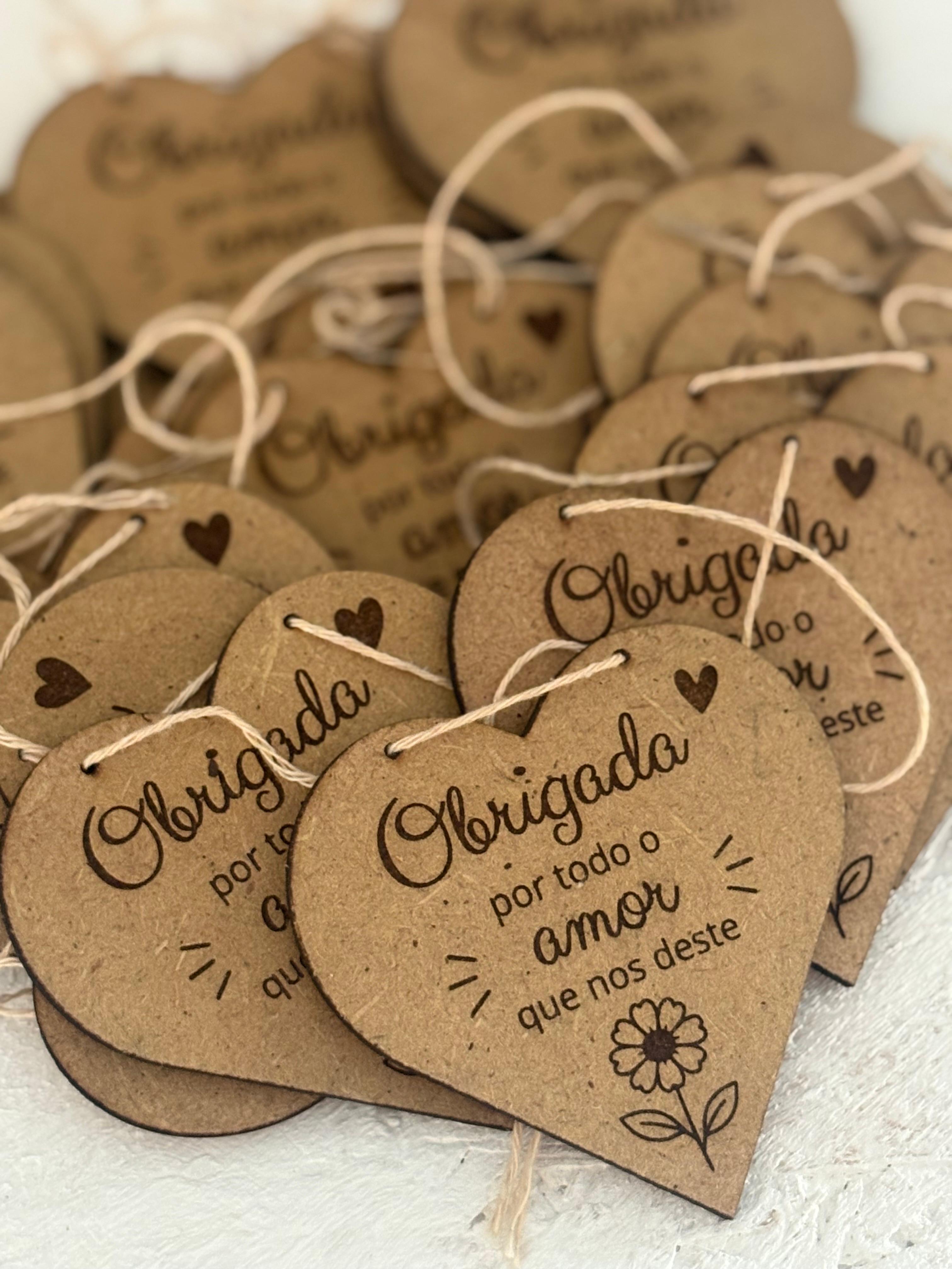 Coração de agradecimento personalizado em MDF gravado a laser para professora.