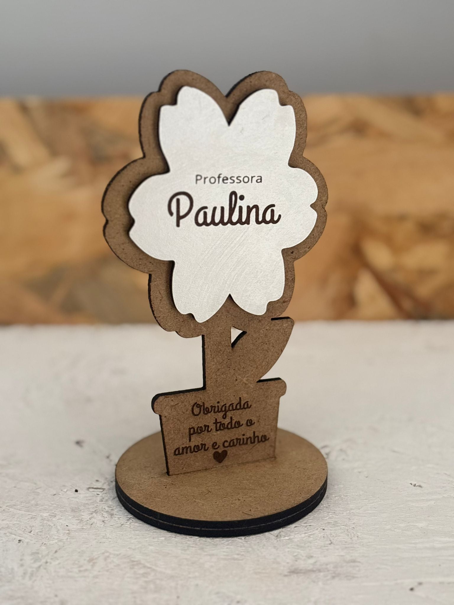 Lembrança de agradecimento personalizada em formato de flor.