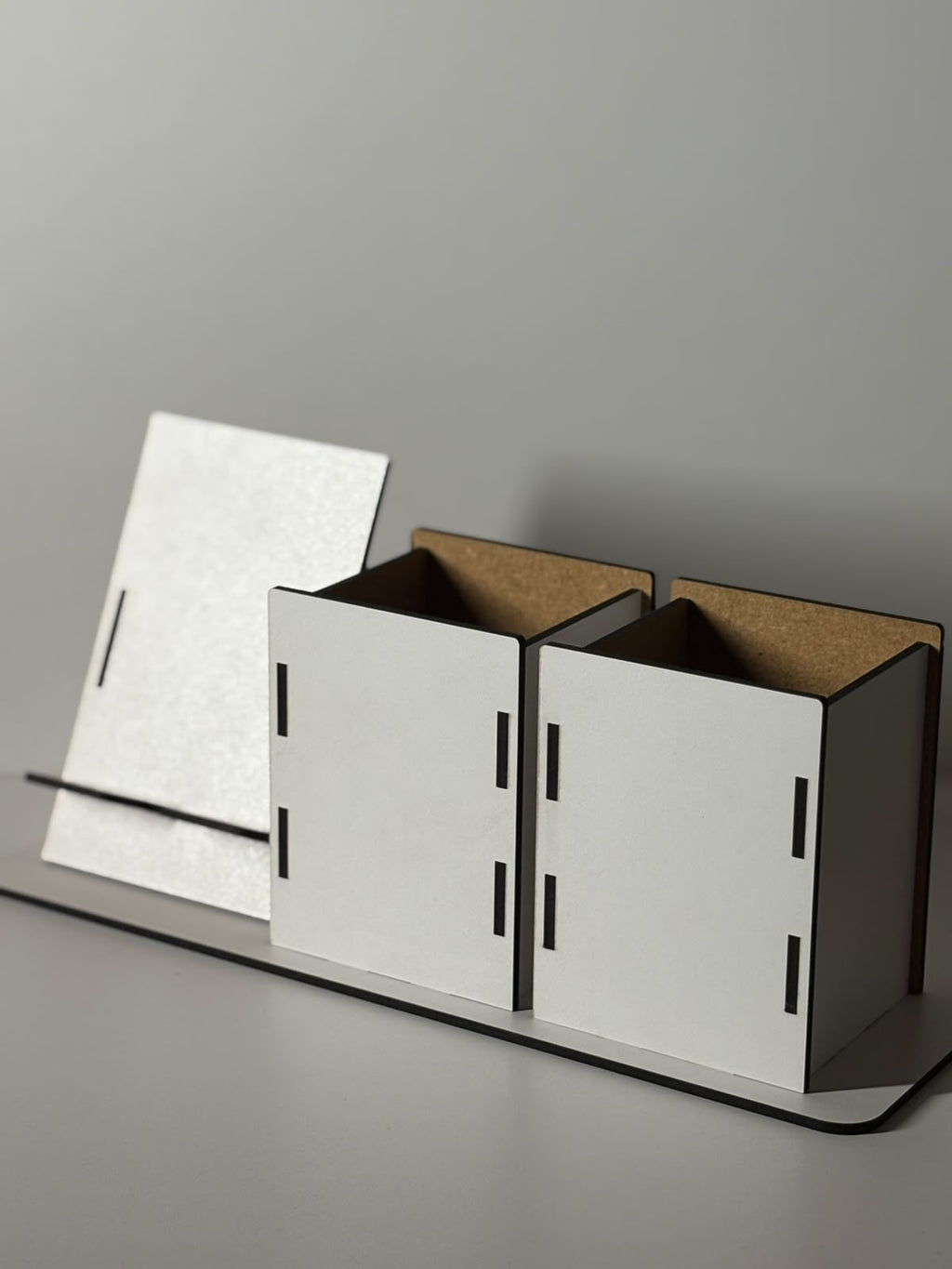 Suporte para Telemóvel + Porta-Canetas Personalizado | Empresas