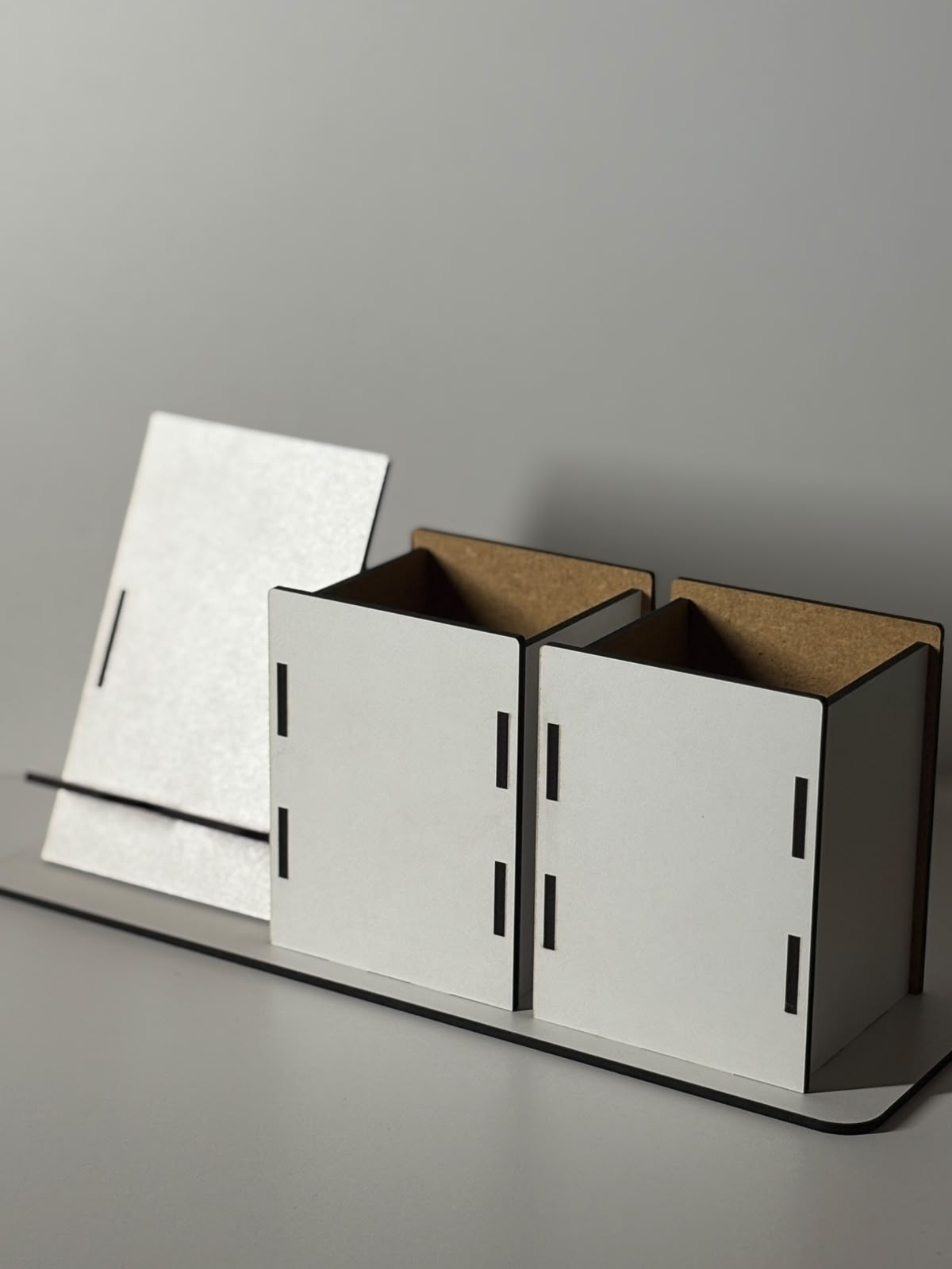 Suporte para Telemóvel + Porta-Canetas Personalizado | Empresas