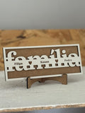Placa família personalizada em MDF com nomes gravados a laser.