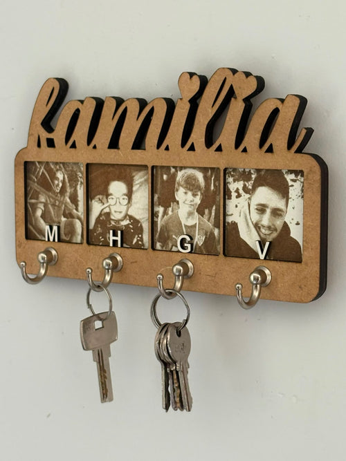 Chaveiro de parede personalizado com fotografias gravadas a laser em MDF.