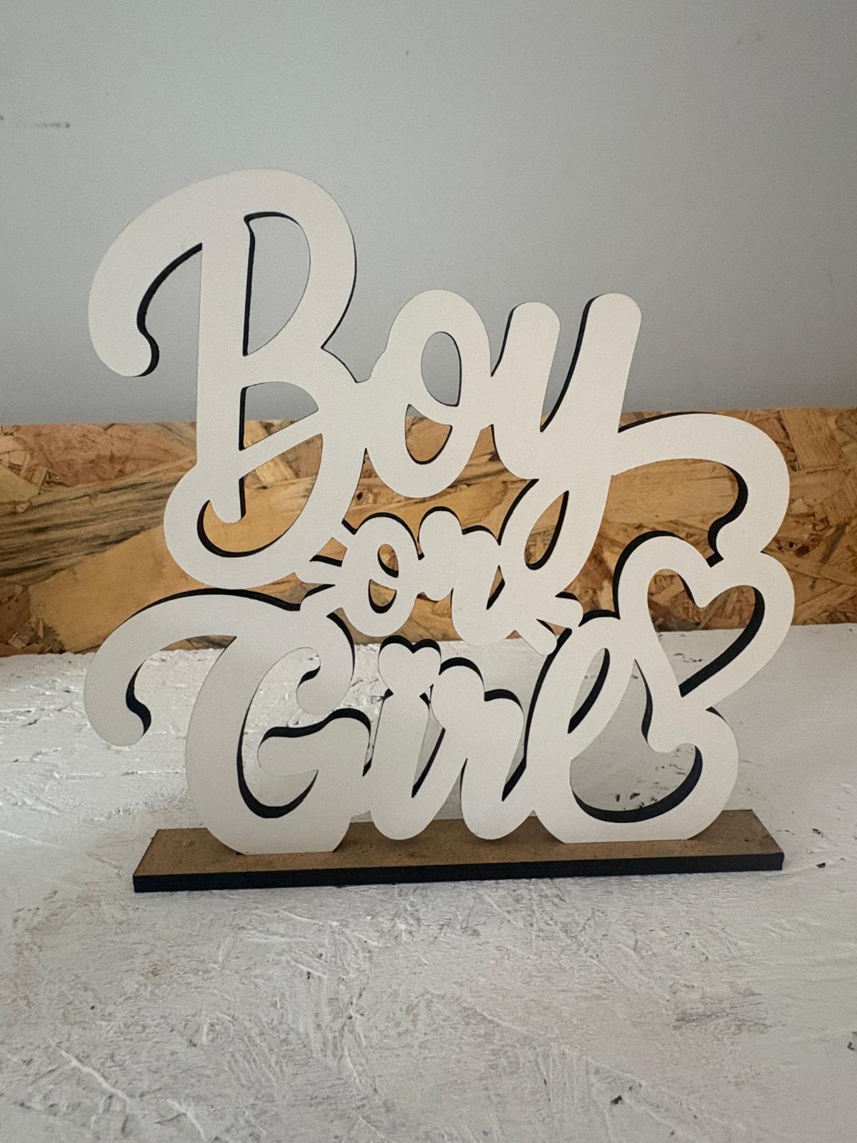 Placa decorativa personalizada em MDF com nome ou frase gravada a laser.