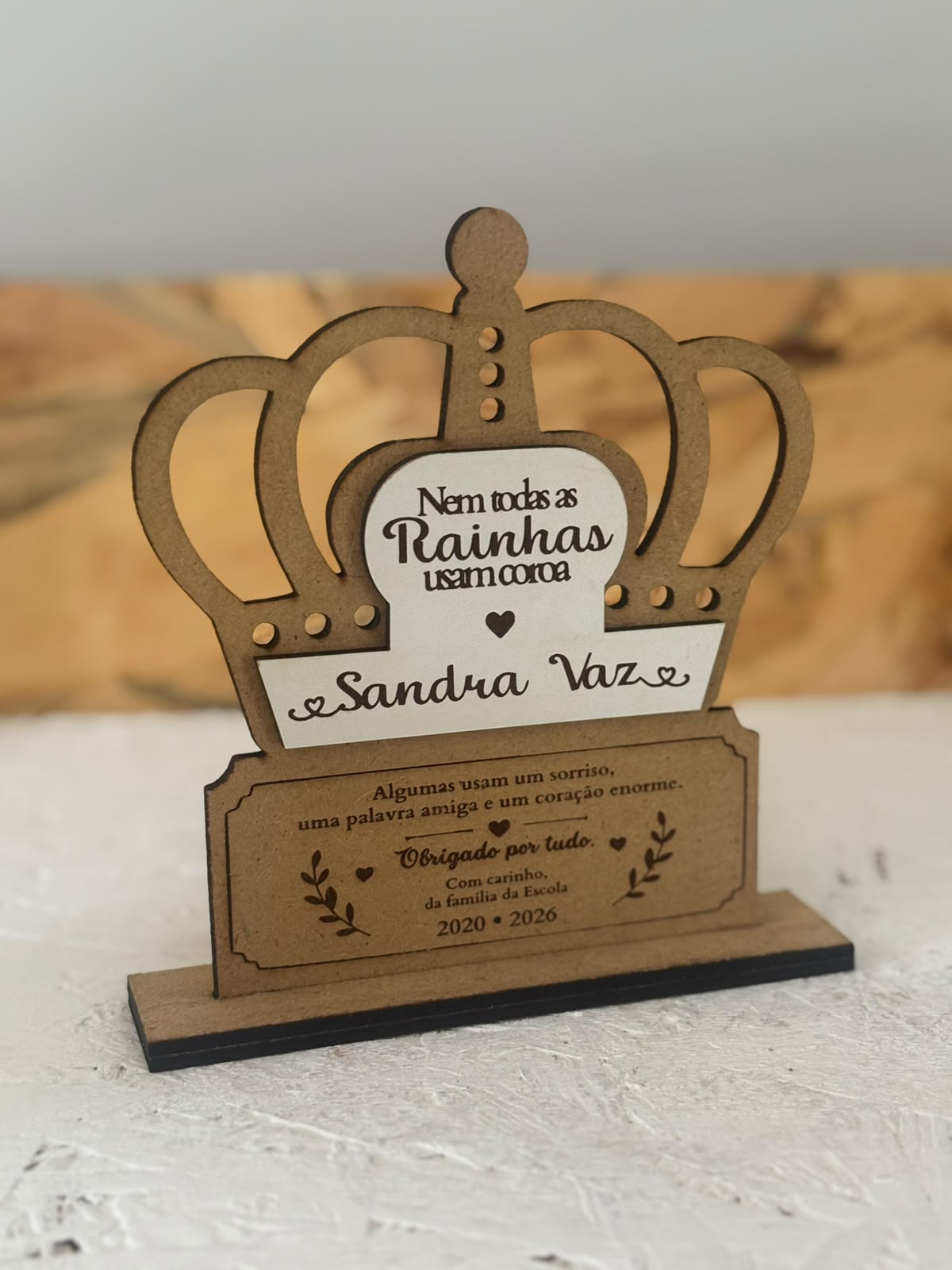 Lembrança de agradecimento personalizada em formato de coroa.